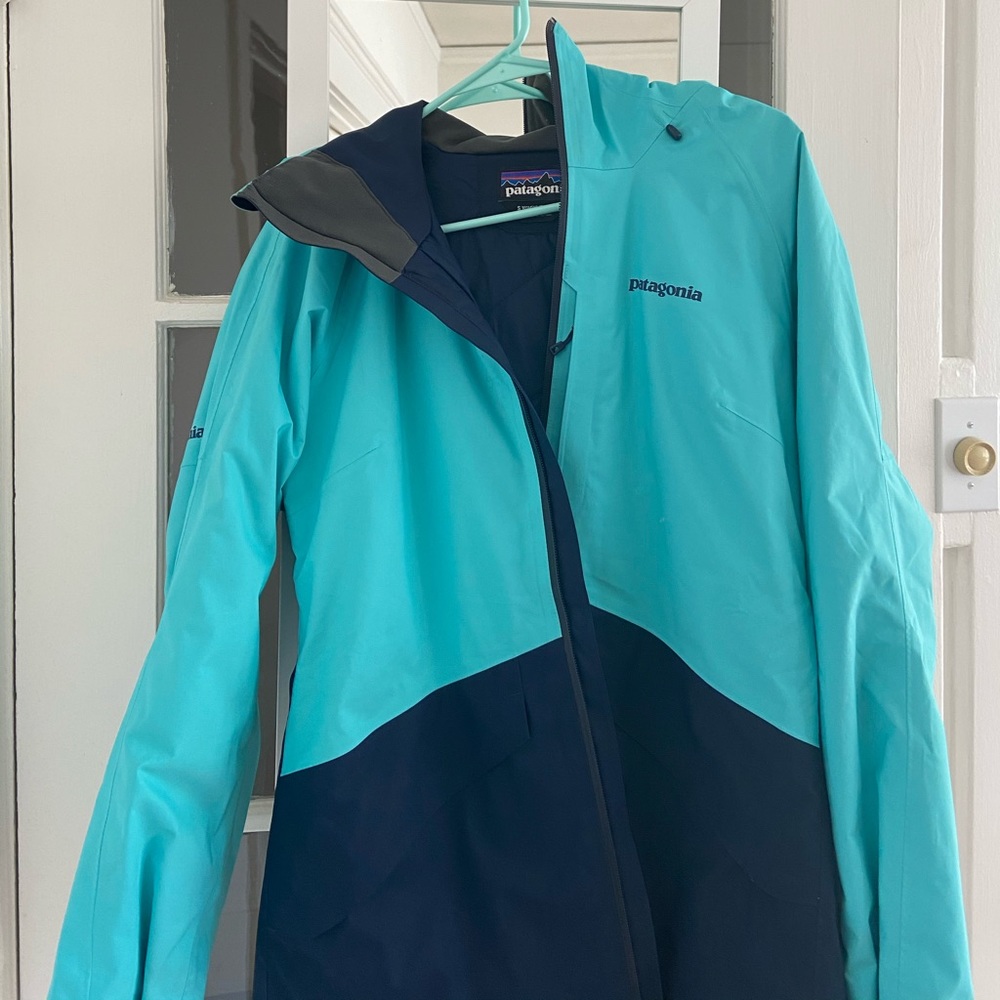 Patagonia women’s ski jacket, size small